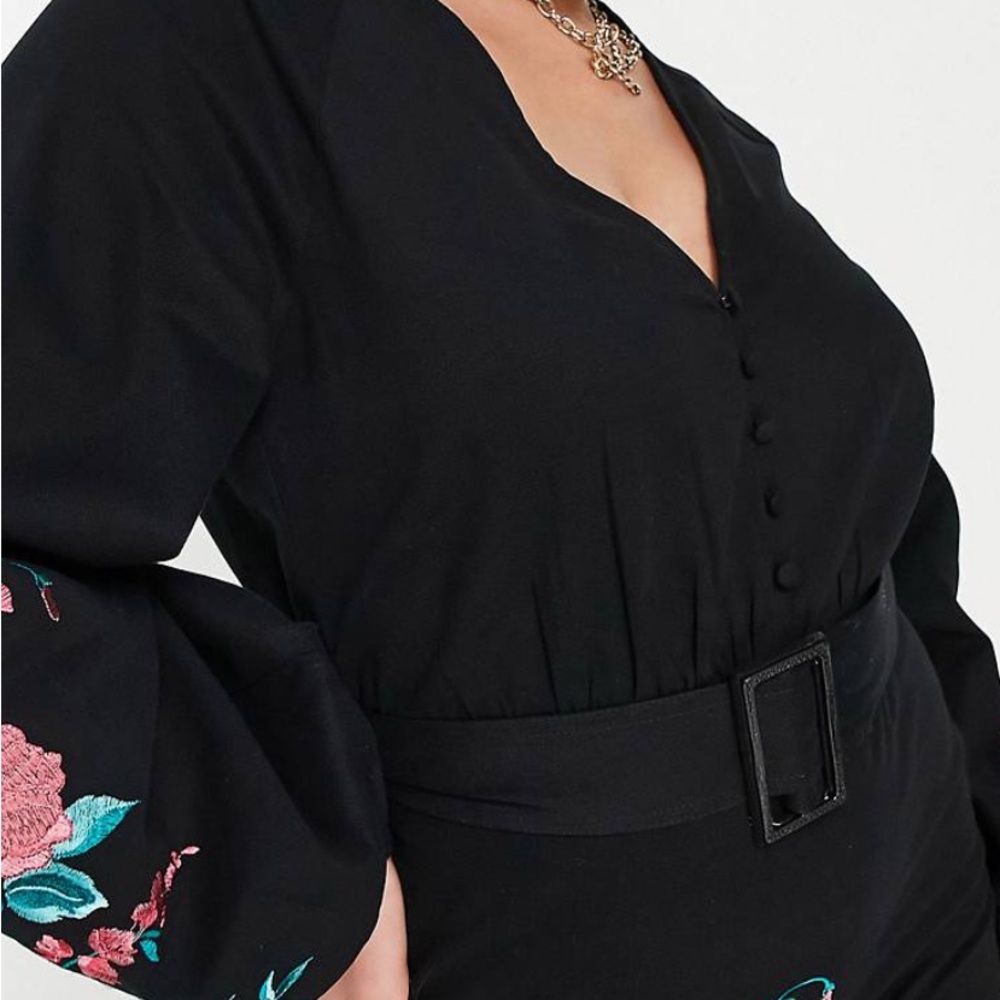 “SOLD” SOLD”long sleeve, ASOS V-neck mini dress, buckle belt, floral appliqué. - Picture 8 of 12